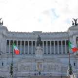 La statua si rif� al tema iconografico della vittoria alata estremamente diffuso nei primi tre decenni del 900. Questo tipo di sculture si ispirano al modello classico greco della Nike di Paionios e sono presenti in vari monumenti celebrativi, come l�Altare della Patria (foto di John Samuel)
